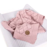 Knitted blanket in gift box (90x90) Rice stitch pink